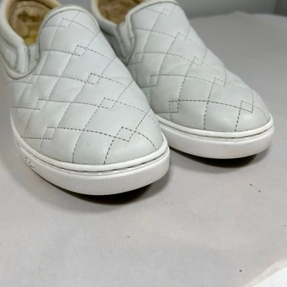 UGG Leather Quilted‎ Slip On Shoe Sneakers Womens 10 White
